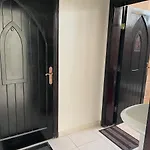 ستوديو كبير غرفة و حمام بمكيف غسالة تلفاز واي فاي