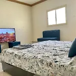 ستوديو كبير غرفة و حمام بمكيف غسالة تلفاز واي فاي