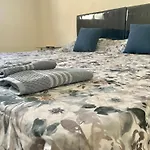 ستوديو كبير غرفة و حمام بمكيف غسالة تلفاز واي فاي